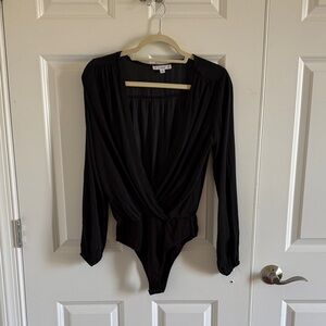 L Love Black Long Sleeve Surplus V-Neck Bodysuit Size Small